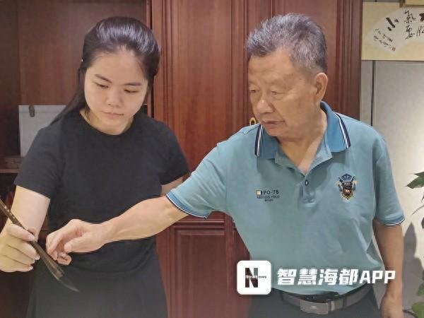 智慧财讯 义卖书画十余载，福州书法家陈文汉点亮寒门学子求学路