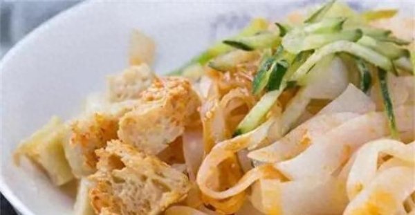 靠谱配 一碗凉皮等于几碗米饭？看似简单的食物，却引发了无数人的讨论