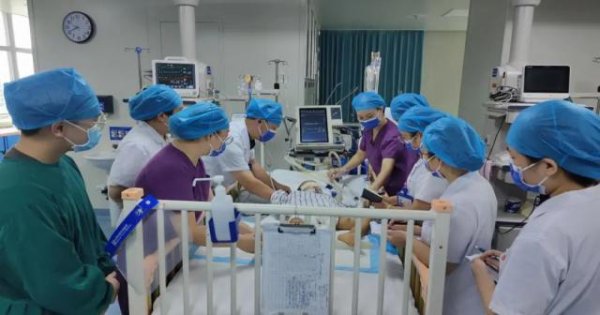 闻道资本 长沙4岁男童从12楼窗户坠落奇迹生还，经过14天救治转危为安，医生：坠落时被一棵树拦了一下，没有头部着地